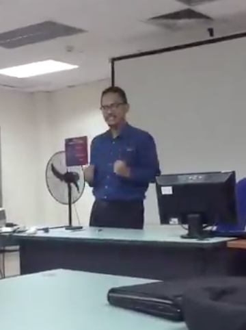 Lecturer Pranks Student Who Showed Up Late To His Class - WORLD OF BUZZ 1