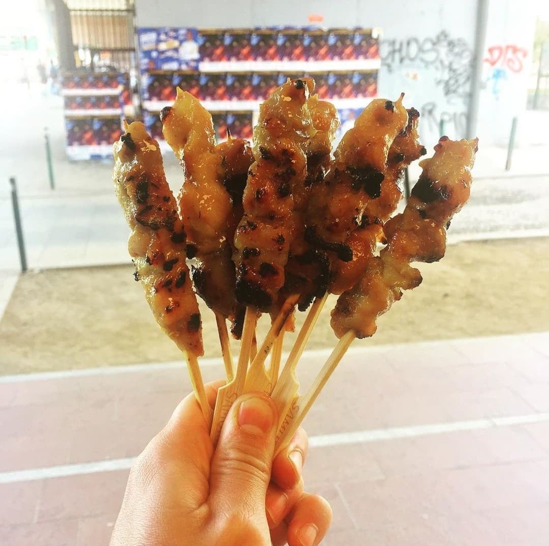 Malaysian Man Sells Satay In A Food Truck In Italy &Amp; 90% Of His Customers Are Italians - World Of Buzz 1
