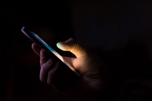 Man Suffers From Eye Stroke Because He Played With His Phone In The Dark Every Night Before Going To Bed - WORLD OF BUZZ