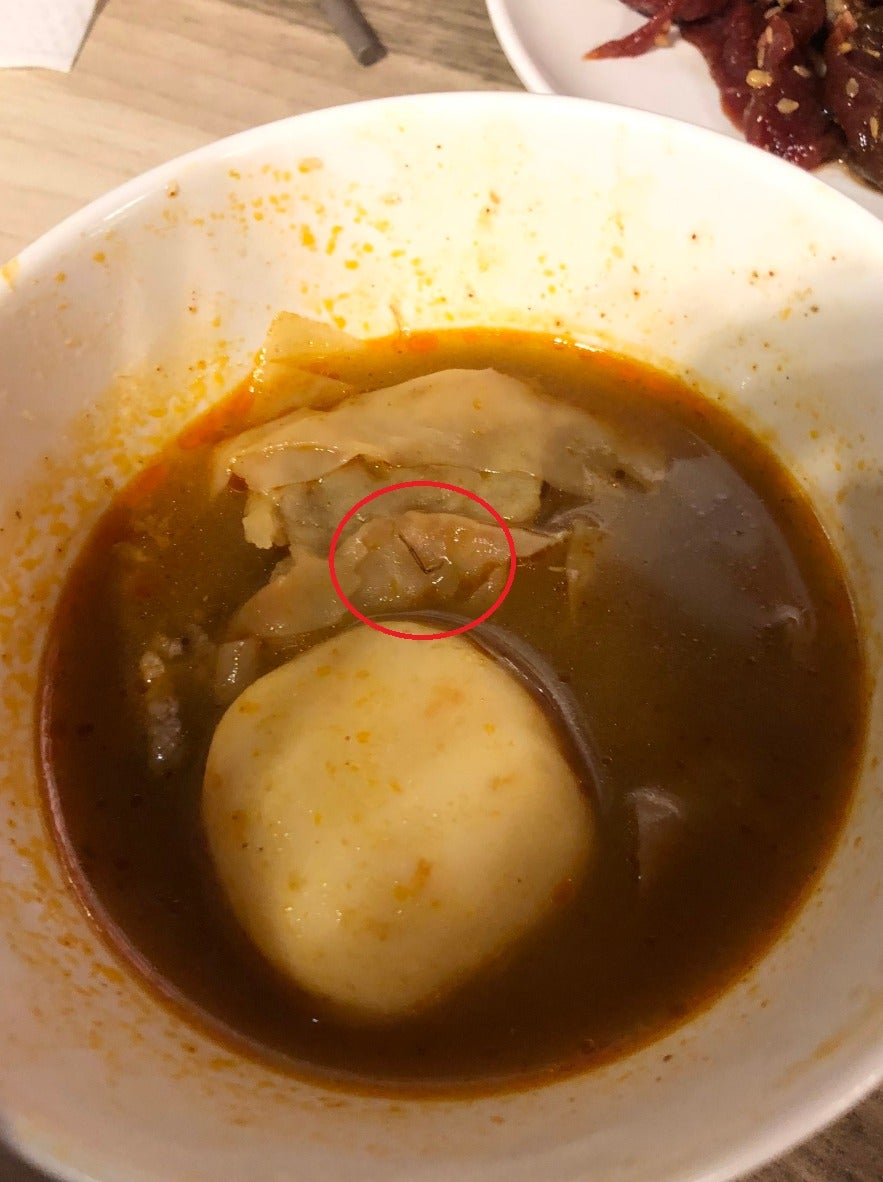 M'sian Guy Had Disgusting Surprise When Found Cockroach Leg In Tomyam Soup At Steamboat Restaurant - World Of Buzz 1