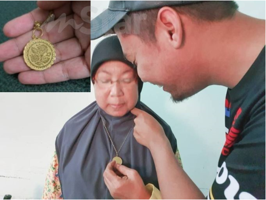 M'sian Man Works Hard To Bring Frail Mum On Dream Holiday & Says That It's Not Equivalent to Her Sacrfices - WORLD OF BUZZ 5
