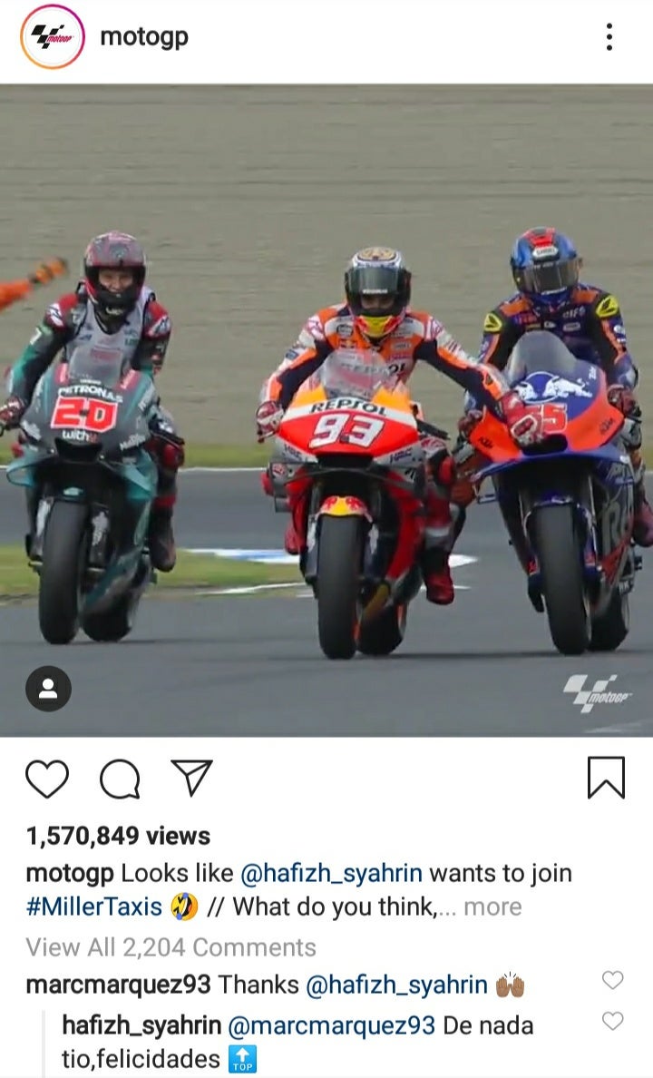 M'sian MotoGP Racer Hafizh Helped Out A Fellow Competitor In The Most M'sian Rempit Way Ever! - WORLD OF BUZZ 4