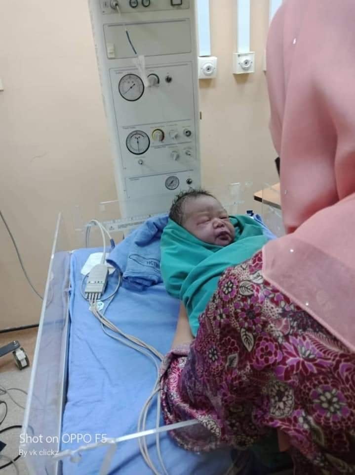 M'sian Policewoman Helps Pregnant Cheras Mum Give Birth On The Way To The Hospital - WORLD OF BUZZ 5