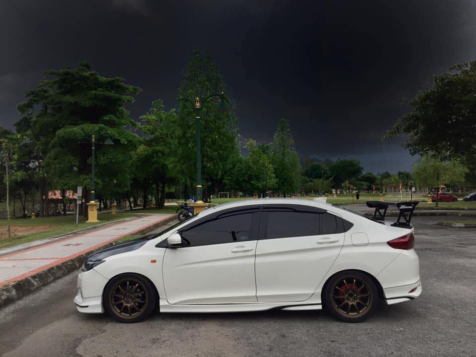 M'sians Freaking Out As Skies Turn Scarily Dark During The Day Due to Northeast Monsoon - WORLD OF BUZZ 4