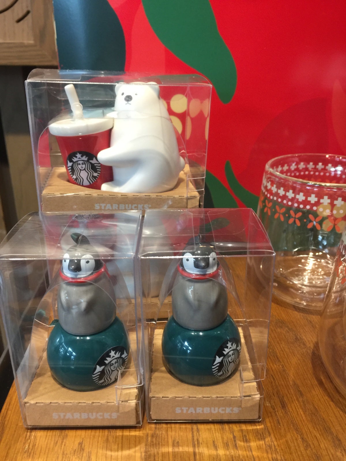Starbucks M'sia New Holiday Collection Out on Nov 5 Is Adorned with Super Cute Polar Bears & Penguins! - WORLD OF BUZZ