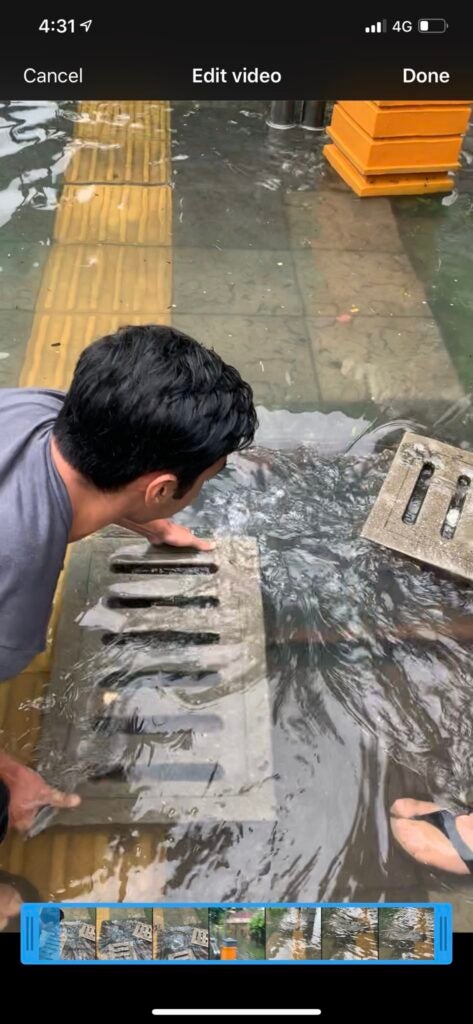 These Good-Willed M'sians Helped Ease A Flood At Jalan Genting By Removing Drain Covers! - WORLD OF BUZZ