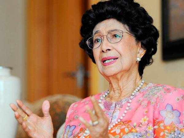 Tun Siti Hasmah Battled Breast Cancer in March, Urges Women To Not Be Shy With Their Illnesses - WORLD OF BUZZ 1
