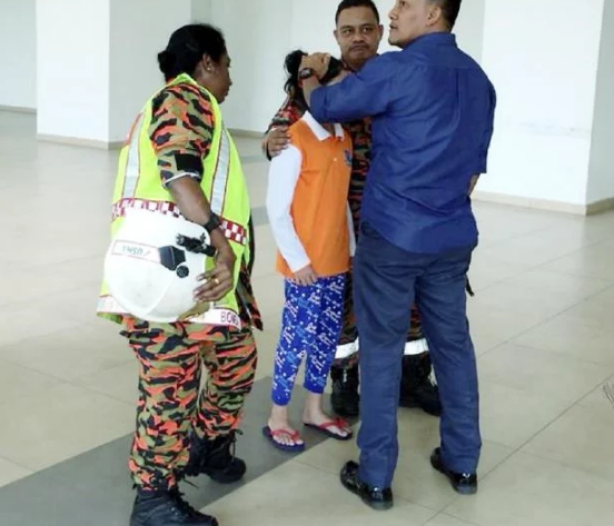 Video: Abang Bomba Persuades Johor Girl Not To Jump From 19Th Floor &Amp; Rescues Her - World Of Buzz 2