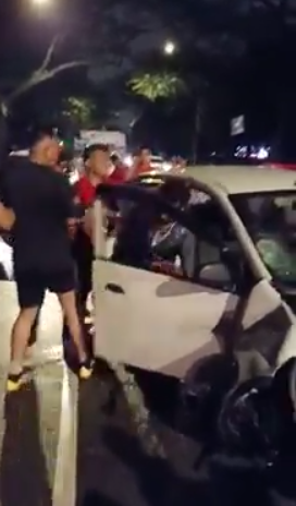Video: Drunk Driver Gets A Beating For Driving Against Traffic And Causes An Accident - WORLD OF BUZZ