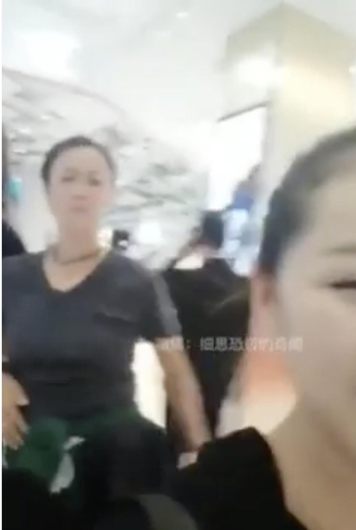 Watch: Iconic Chinese Singer, Na Ying, KICKS A Fan For Taking A Video Of Her - WORLD OF BUZZ 2