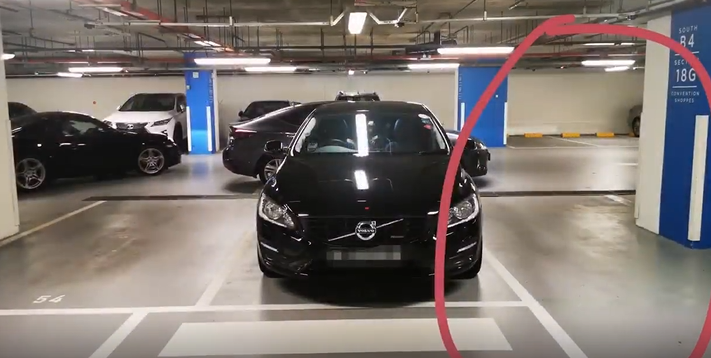 Woman Accuses Driver Of Not Parking Properly When She Wasn't Even In An Actual Parking Spot - WORLD OF BUZZ 7