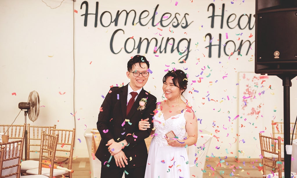 Amazing Couple Invites Homeless People To Their Wedding &Amp; Dresses Them In Fancy Clothes - World Of Buzz 4