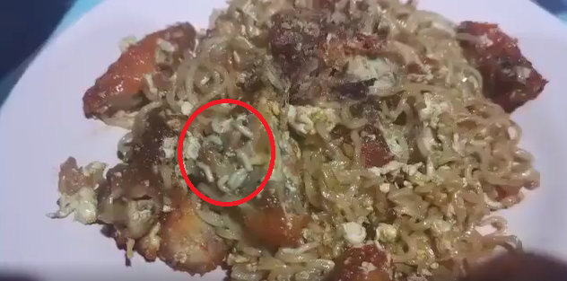 Beware: You May Be At Risk Of Finding Worms In Your Mamak Food - WORLD OF BUZZ 1