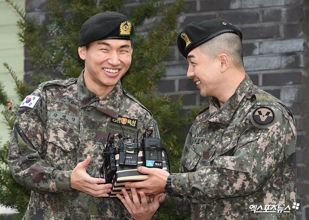 BIGBANG's Taeyang and Daesung were Finally Discharged from the Military Today - WORLD OF BUZZ