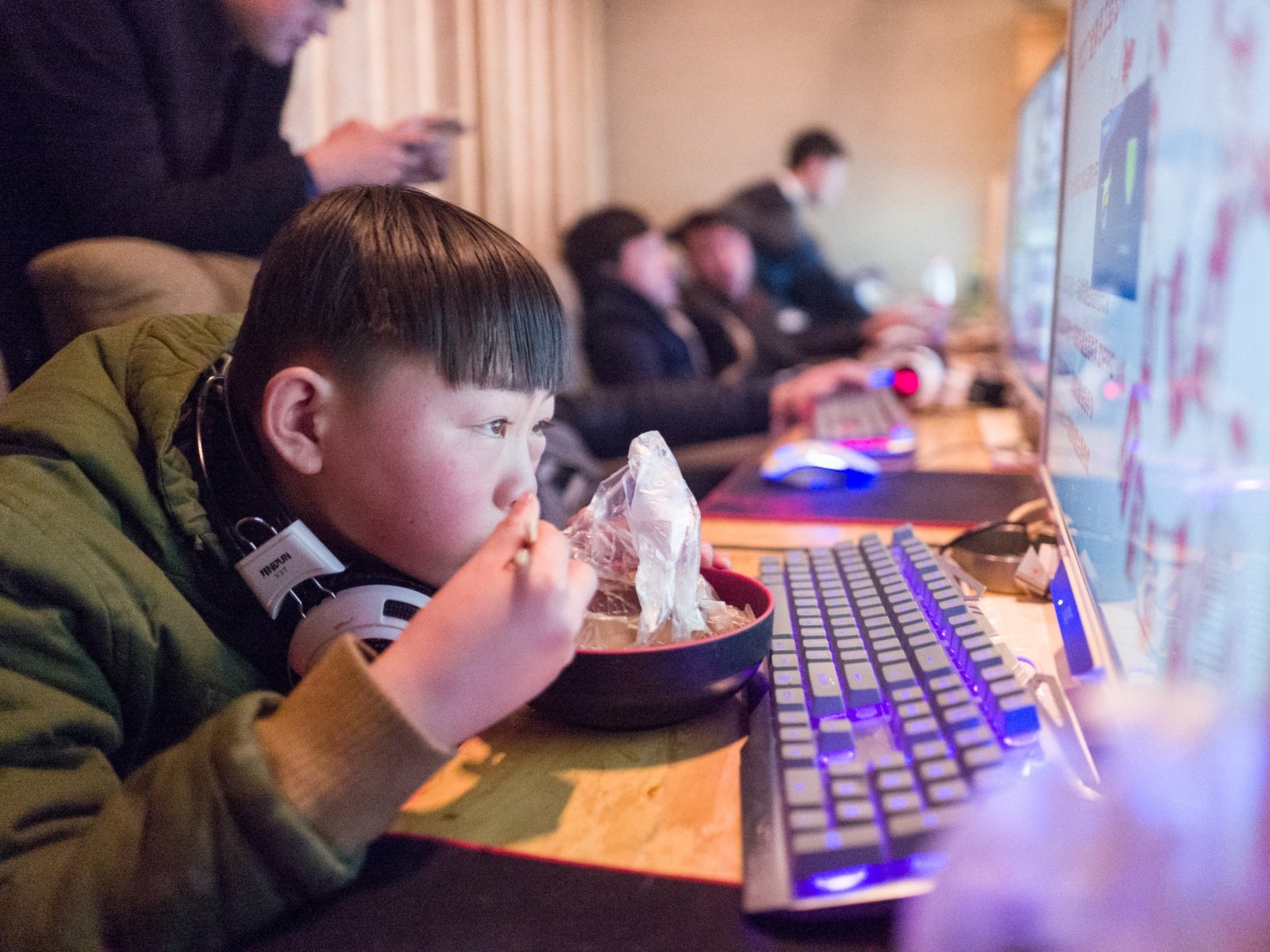 China Govt Bans Kids Under 18 From Playing Video Games for More Than 90 Mins & After 10pm - WORLD OF BUZZ