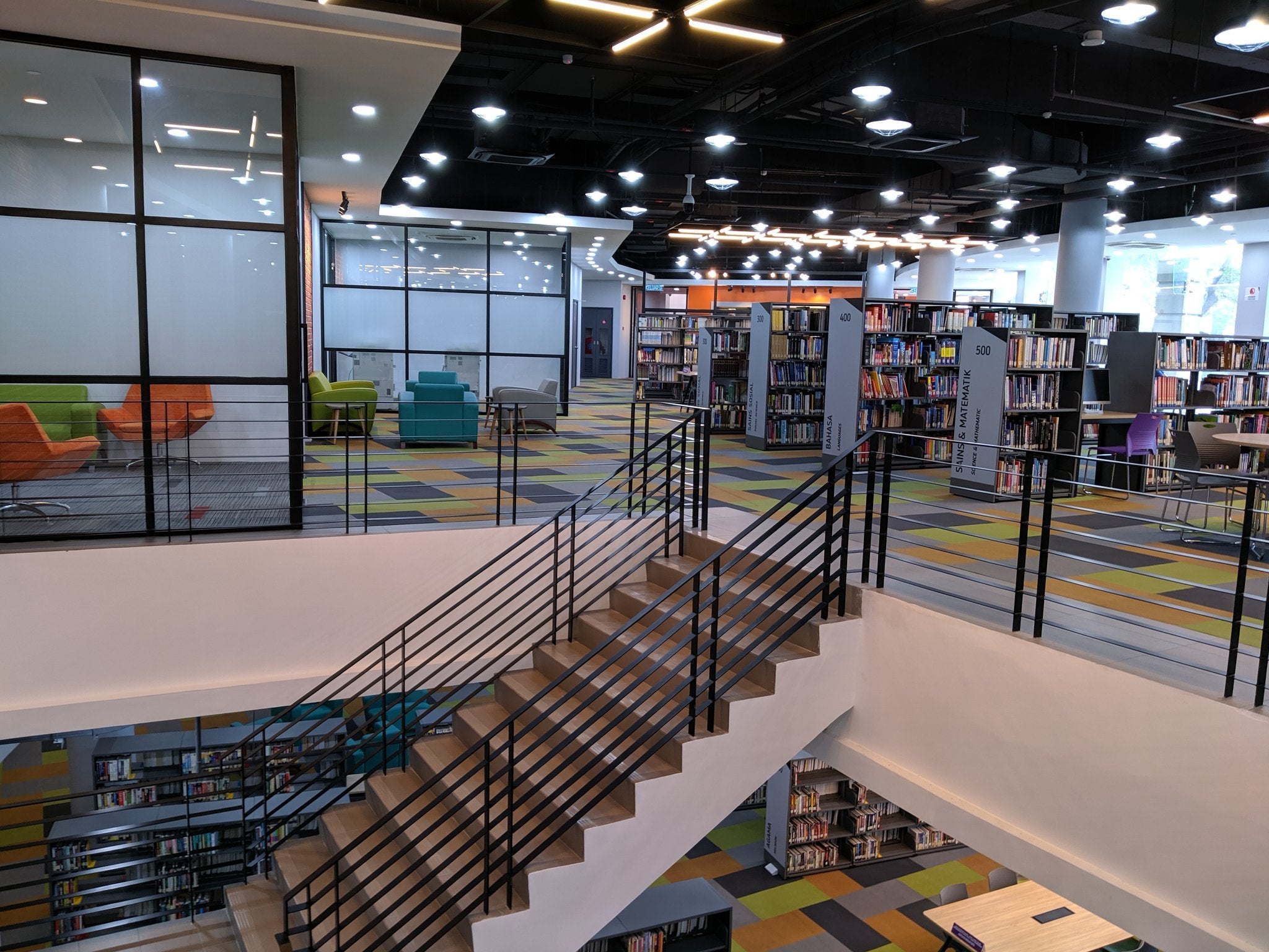 Don't Know Where To Go For A Date? How About The KL Library Where Everything Is Free! - WORLD OF BUZZ 4