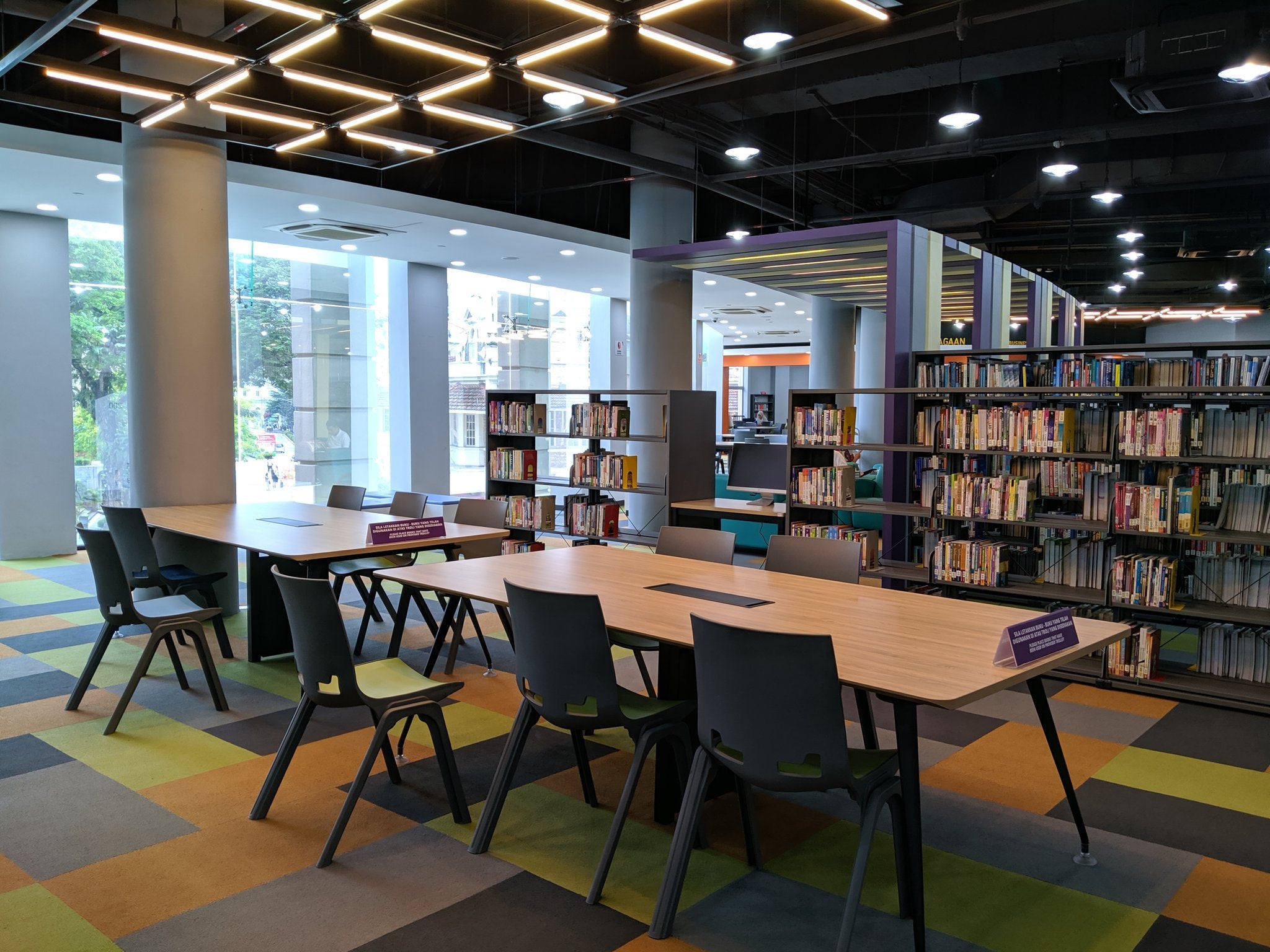 Don't Know Where To Go For A Date? How About The KL Library Where Everything Is Free! - WORLD OF BUZZ 6