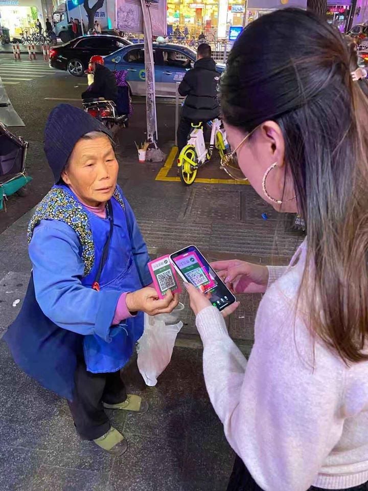 Girl Did Not Have Cash, Beggar Asks Her To Wechat Transfer Instead - World Of Buzz 1