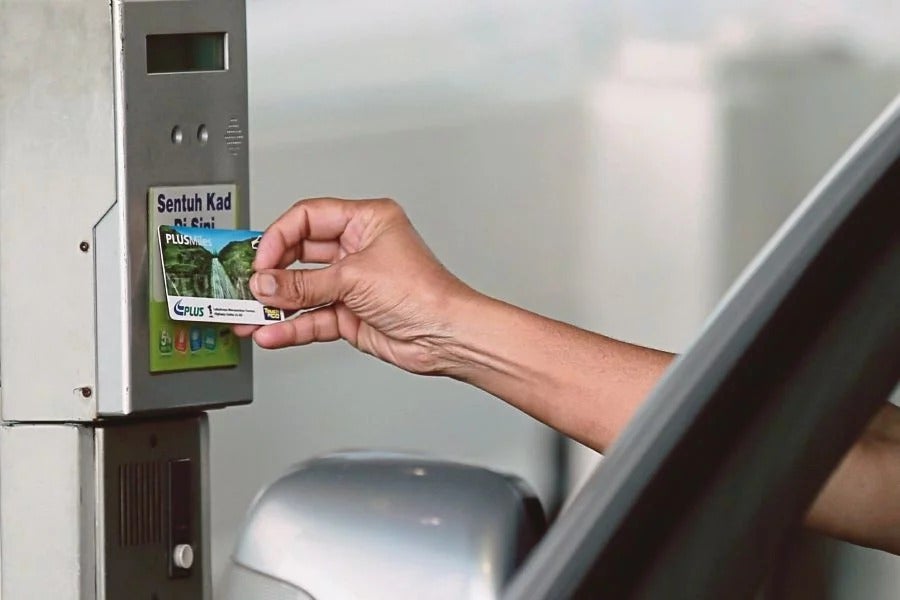 Govt: 10% Surcharge To Be Abolished When You Use Touch n' Go to Pay Parking - WORLD OF BUZZ