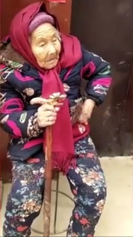 Heartwarming Video Shows 107Yo Woman Save A Piece Of Candy Before Offering It To Her 84Yo Daughter - World Of Buzz 3