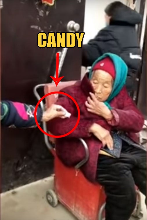 Heartwarming Video Shows 107Yo Woman Save A Piece Of Candy Before Offering It To Her 84Yo Daughter - World Of Buzz 4