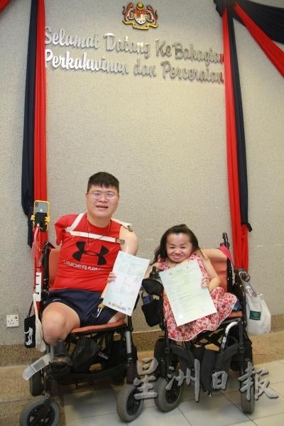 Inspiring Special Needs Couple Gets Married, Shows That Love Knows No Boundaries - WORLD OF BUZZ