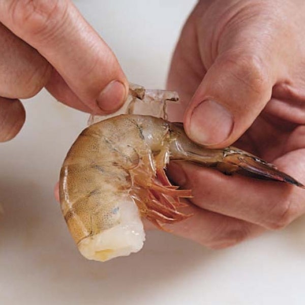 Man Accidentally Cuts Finger While Handling Prawns, Gets Deadly Infection & Dies 3 Days Later - WORLD OF BUZZ 1