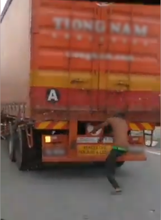 Man Hangs On To Trailer To Get A Free Ride, Runs Towards The Sunset When He Arrives At His Destination - WORLD OF BUZZ 2