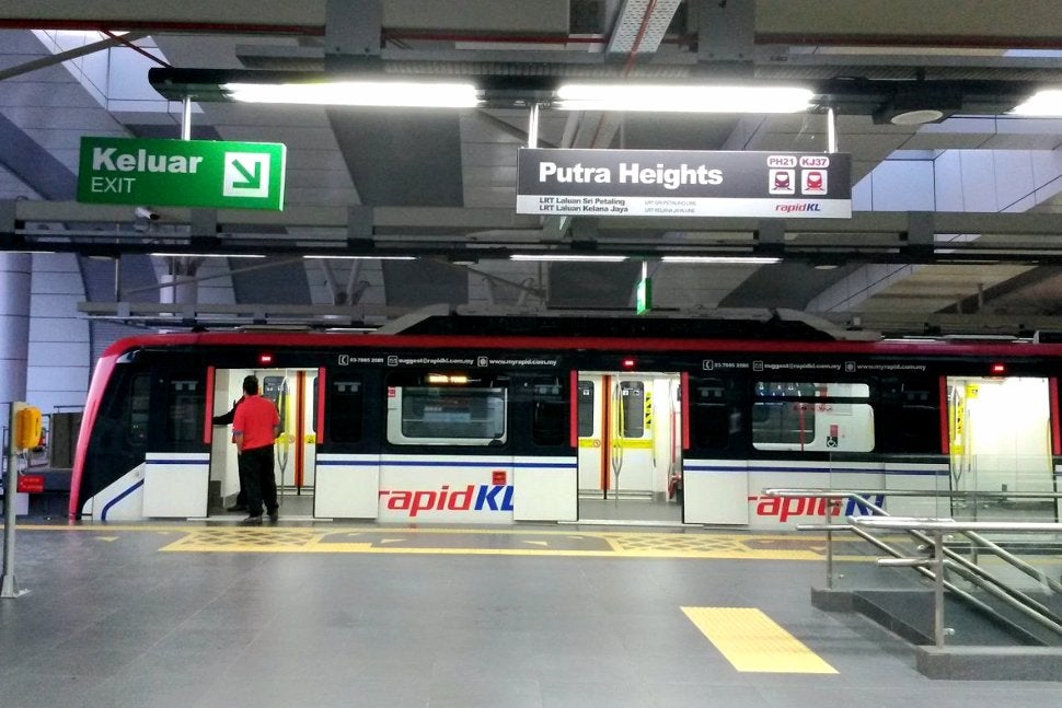 M'sian Girl Shares How She Was Almost Hypnotised After Stranger Asked For Directions At Lrt Station - World Of Buzz 1