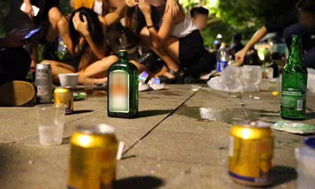 No Laws Against Drinking Alcohol in M'sian Public Spaces But Strict Action Taken If You Are a Nuisance - WORLD OF BUZZ