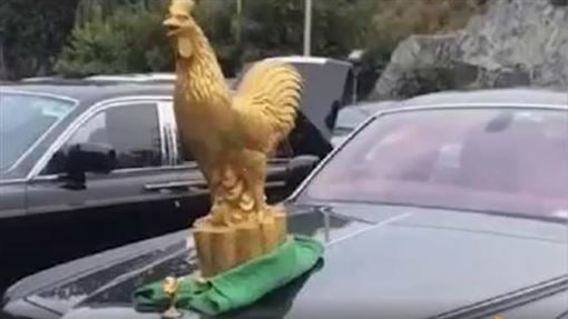 Owner Feels Rolls-Royce Ornament Not Flashy Enough, Buys RM350K Golden Rooster Statue Instead - WORLD OF BUZZ 1