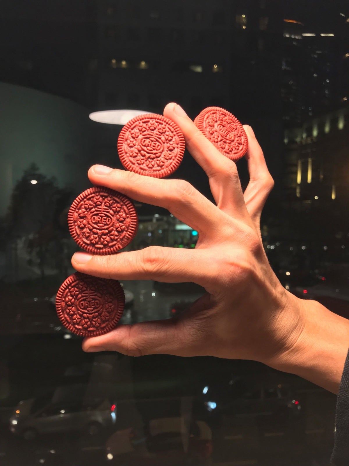 Red Velvet Oreos Are Now Available In 7-Eleven Malaysia And We Tried Them Out! - WORLD OF BUZZ 3