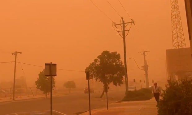 Skies in Australia Turn An Eerie Red - WORLD OF BUZZ