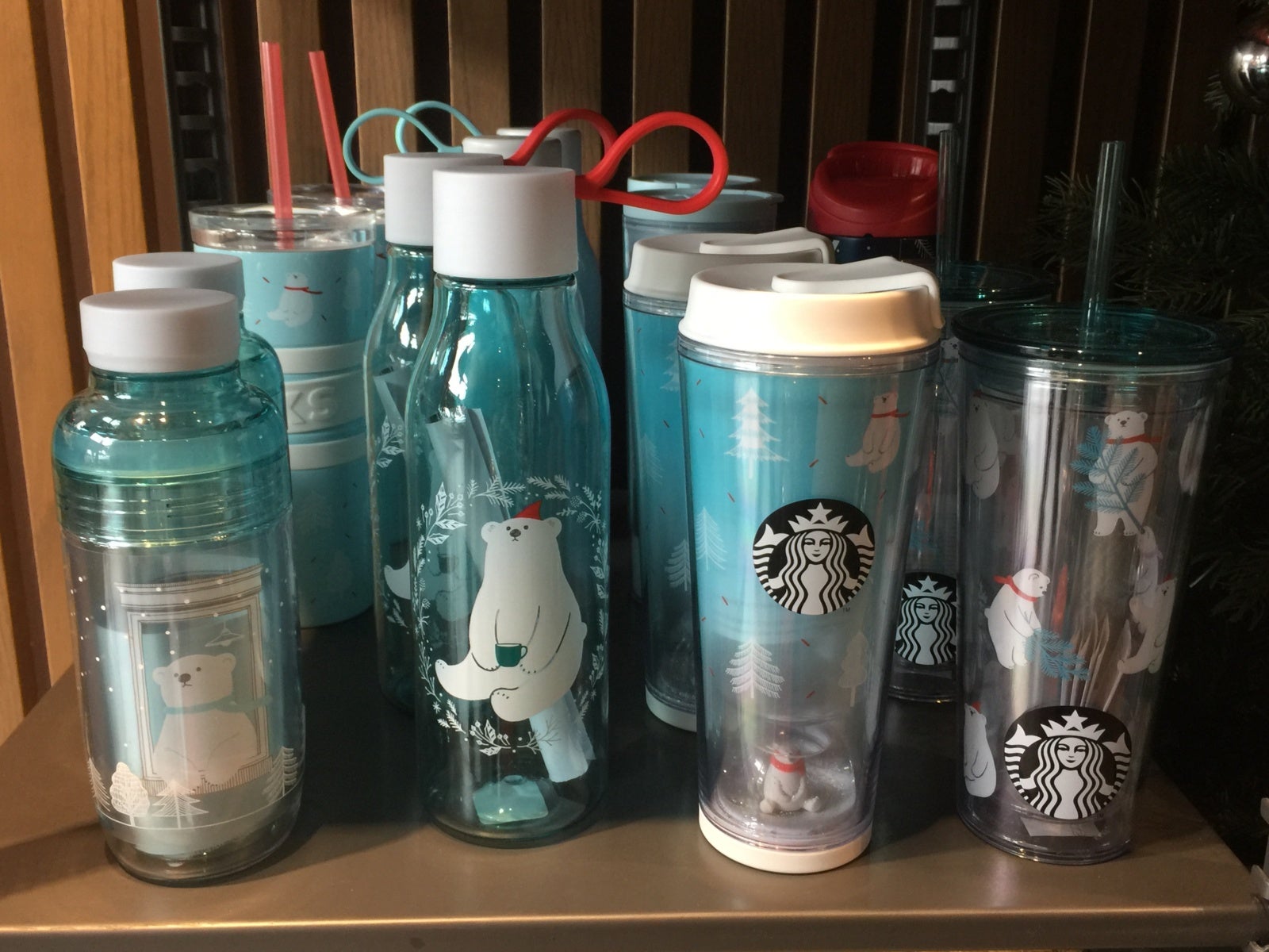 Starbucks M'sia New Holiday Collection Out on Nov 5 Is Adorned with Super Cute Polar Bears & Penguins! - WORLD OF BUZZ 9