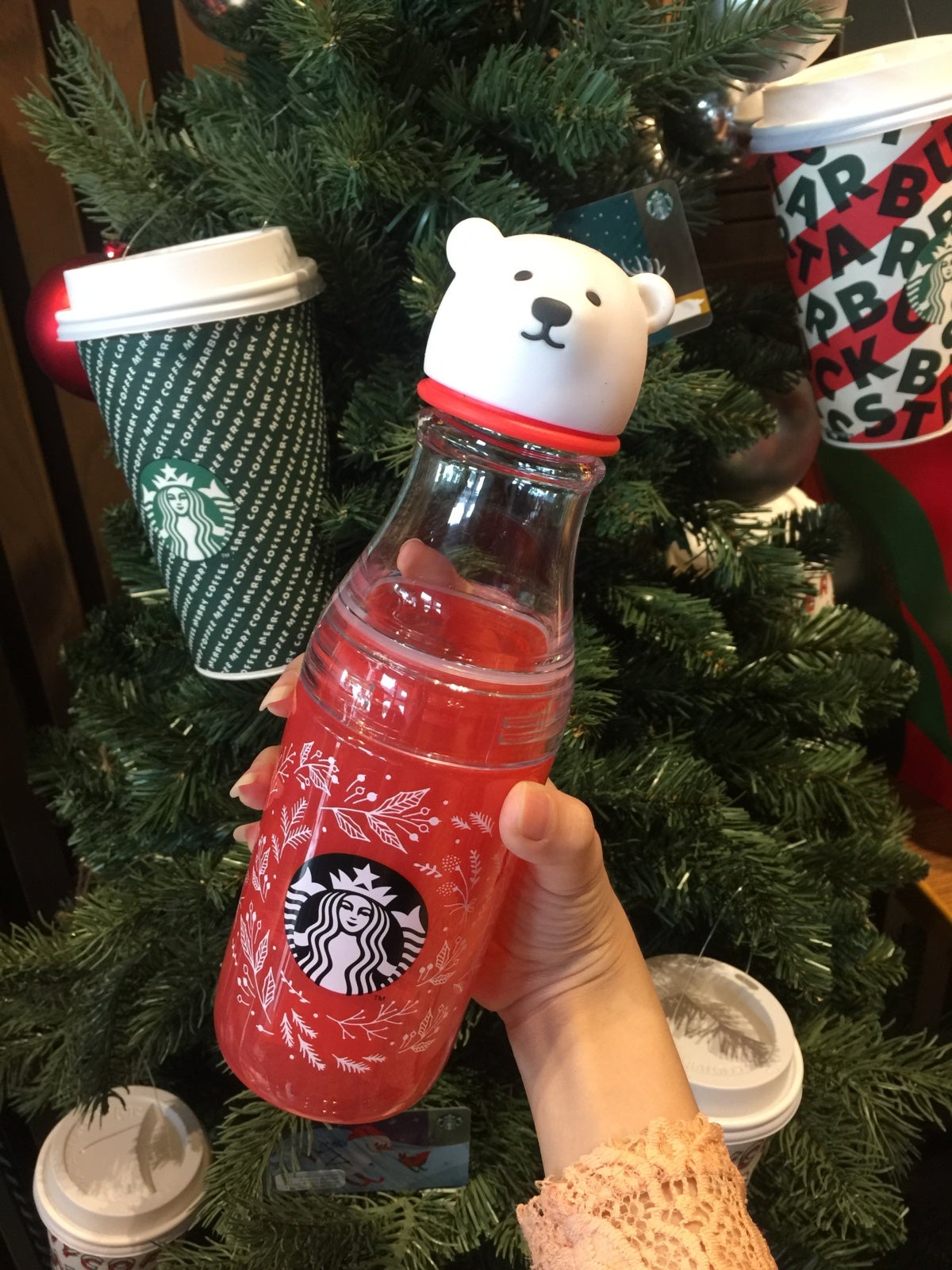 Starbucks M'sia New Holiday Collection Out on Nov 5 Is Adorned with Super Cute Polar Bears & Penguins! - WORLD OF BUZZ 4