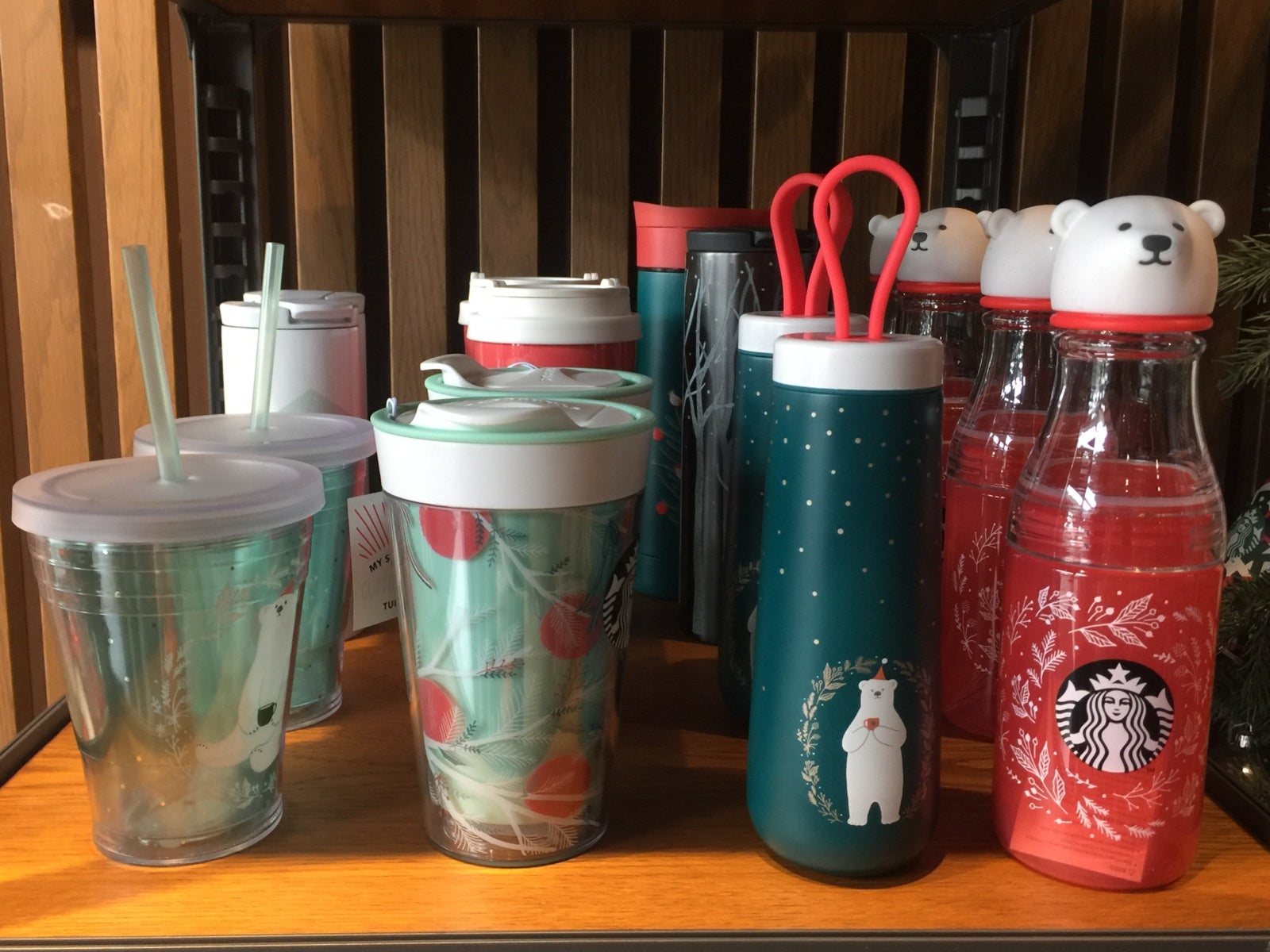 Starbucks M'sia New Holiday Collection Out On Nov 5 Is Adorned With Super Cute Polar Bears &Amp; Penguins! - World Of Buzz 8