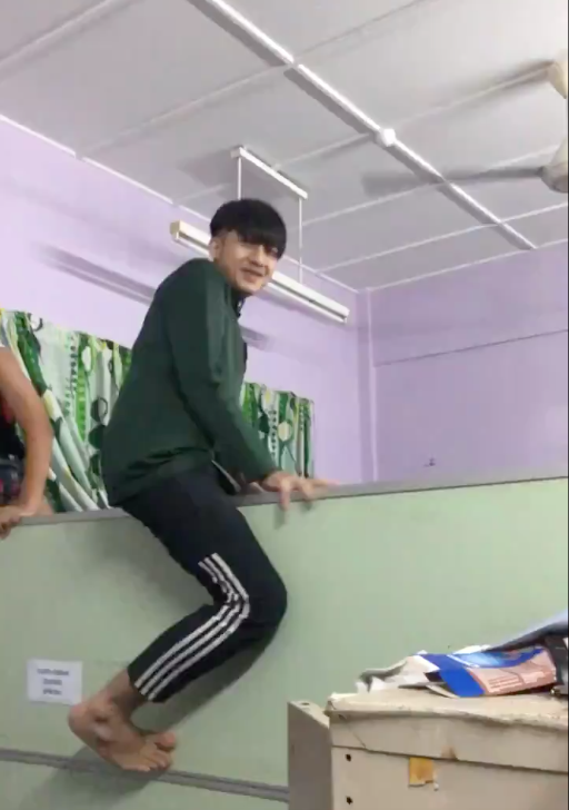 Students Went Full Parkour Because They Were Afraid Of A Mouse Teased By Their Dorm Mate - WORLD OF BUZZ 2