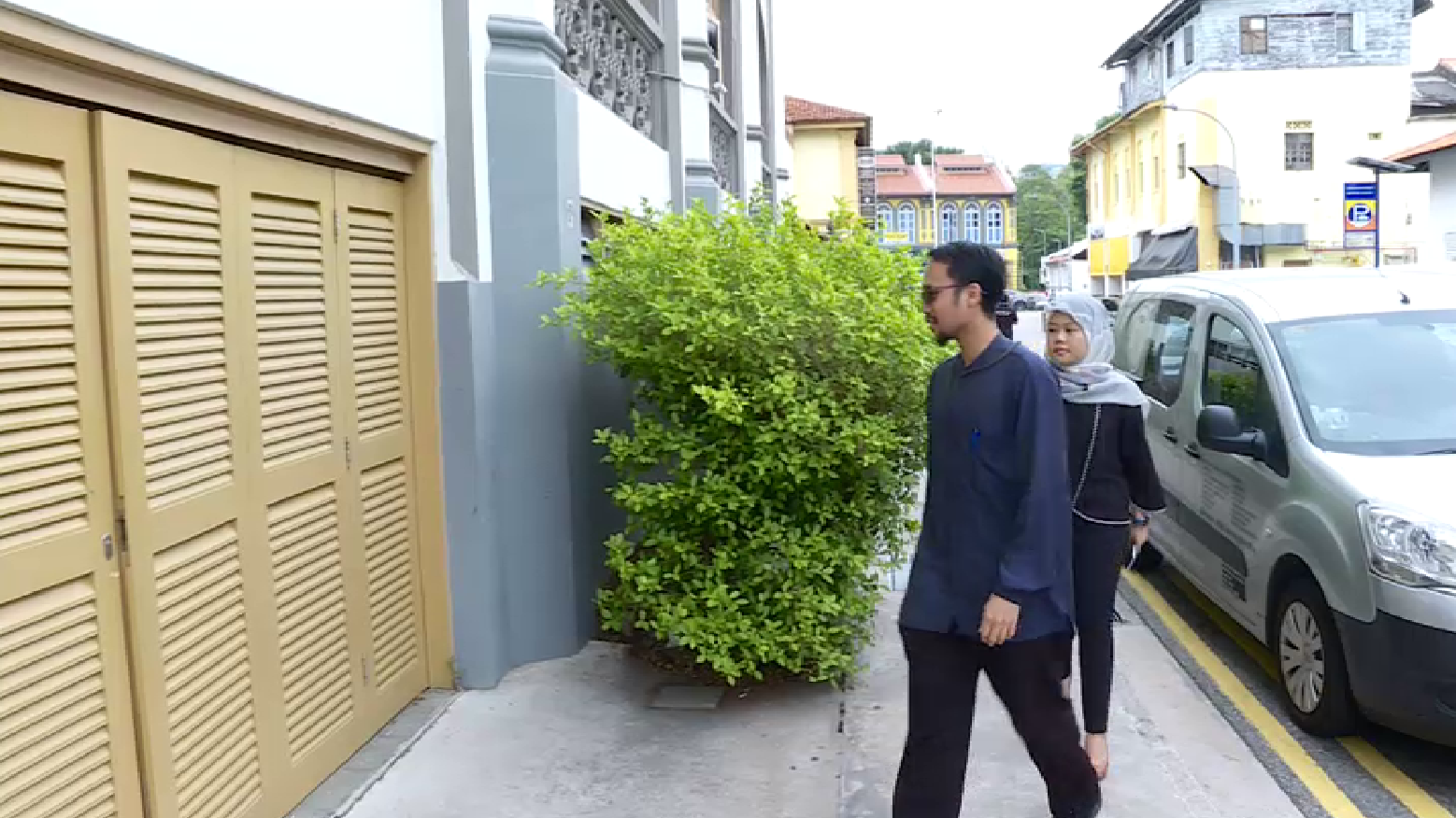 Sultan Mosque Gives Home To The Homeless, Provides Beds, Pillows & Bottled Water! - WORLD OF BUZZ 2
