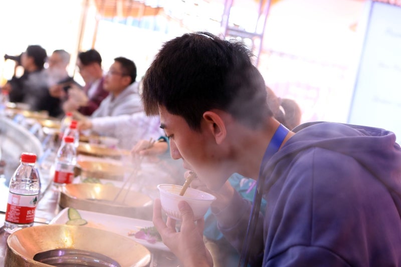 The World's Largest Hotpot Can Hold 2,000kg Seasoning & Fit 56 People At The Same Time! - WORLD OF BUZZ 1