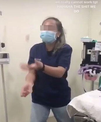 Vet Nurses Suspended After Caught Playing With Dog Testicles, Bouncing Them Off The Walls - WORLD OF BUZZ 2