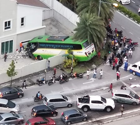 Video: 16Yo Penang Delivery Rider Dies After A Tourist Bus Uncontrollably Rams Into Him In Horrific Crash - World Of Buzz 1