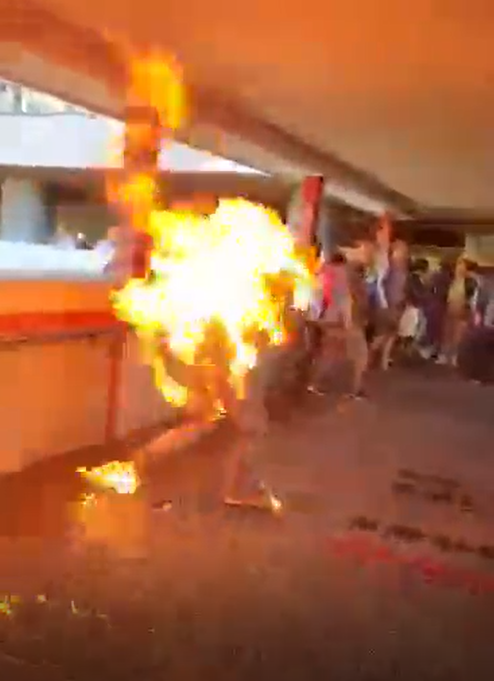 Video: Protesters Horrifically Splash A Man With Lighter Fluid &Amp; Set Him On Fire After Argument - World Of Buzz 1