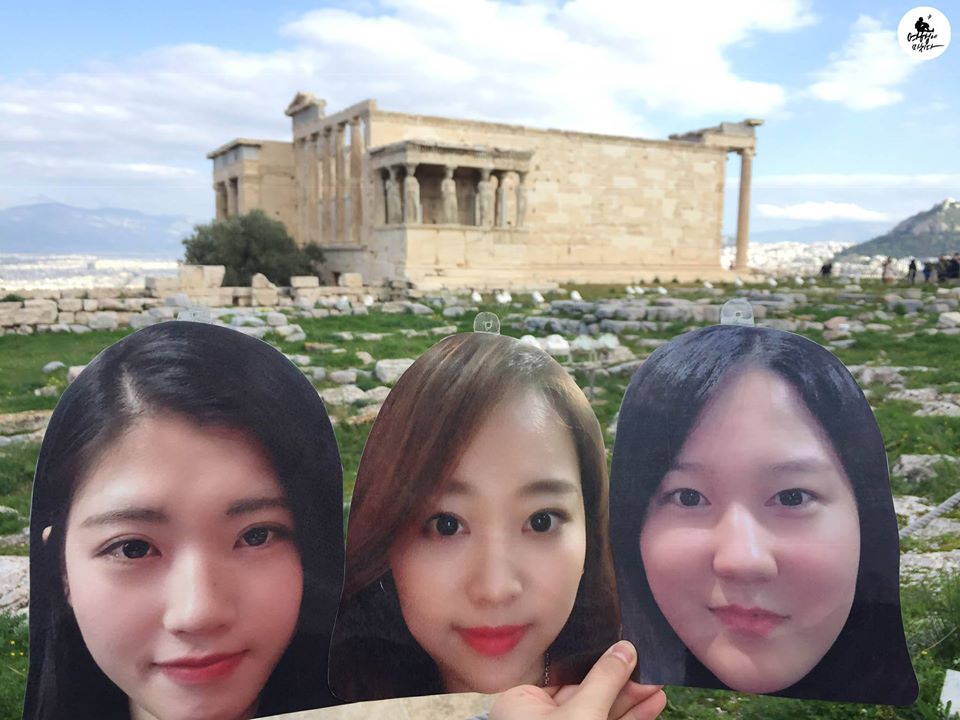 Woman's BFFs Can't Join Her Europe Trip, "Brings" Them There In The Most Creative Way - WORLD OF BUZZ 1