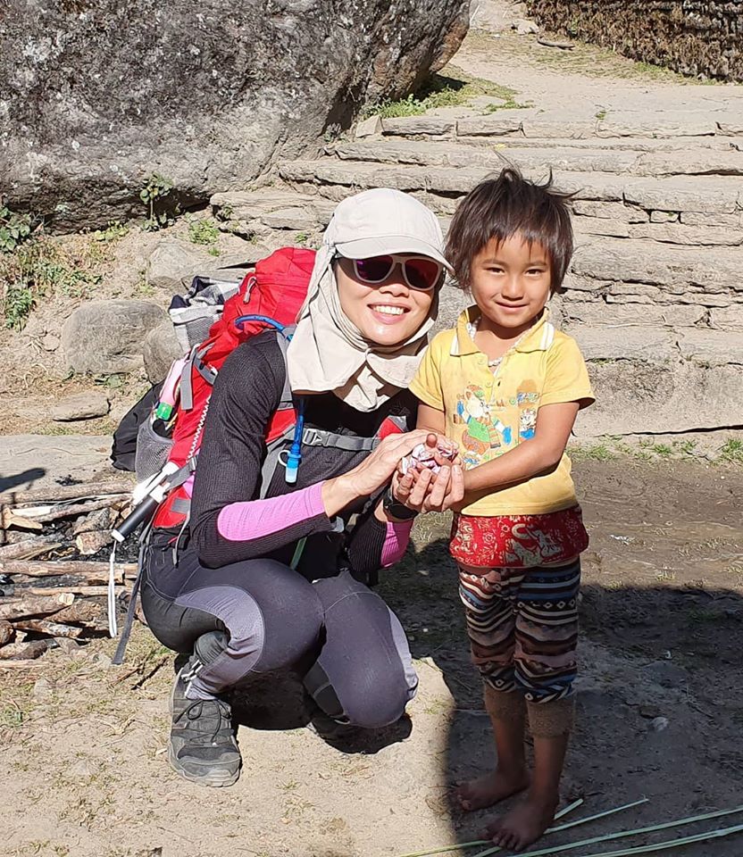 42yo Srwkian Teacher Brings Pride To Her Tribe By Trekking 4,130m In The Himalayas - WORLD OF BUZZ 3