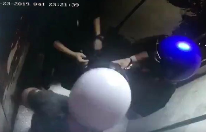 CCTV Footage Shows Scary Robbery Inside A Lift In Shah Alam - WORLD OF BUZZ 2