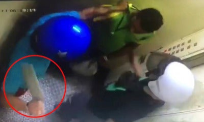 Cctv Footage Shows Scary Robbery Inside A Lift In Shah Alam - World Of Buzz 3