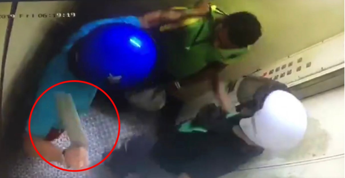 CCTV Footage Shows Scary Robbery Inside A Lift In Shah Alam - WORLD OF BUZZ 3