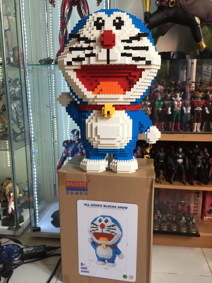 Cheeky Kitty Destroys 2,432 Piece Doraemon After Its Owner Spent An Entire Week Assembling It - WORLD OF BUZZ
