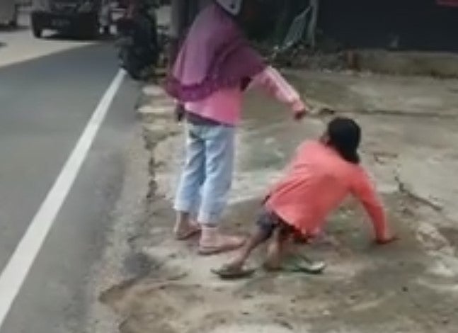 Cruel Woman Allegedly Asks Disabled Husband To Beg For Money, Throws Rock At Him - World Of Buzz 1