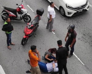 Girl Fell Off A Flyover In Bangsar, Now Critical - WORLD OF BUZZ
